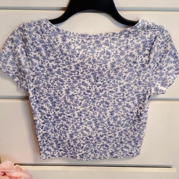 Hollister blue floral top - Picture 9 of 12